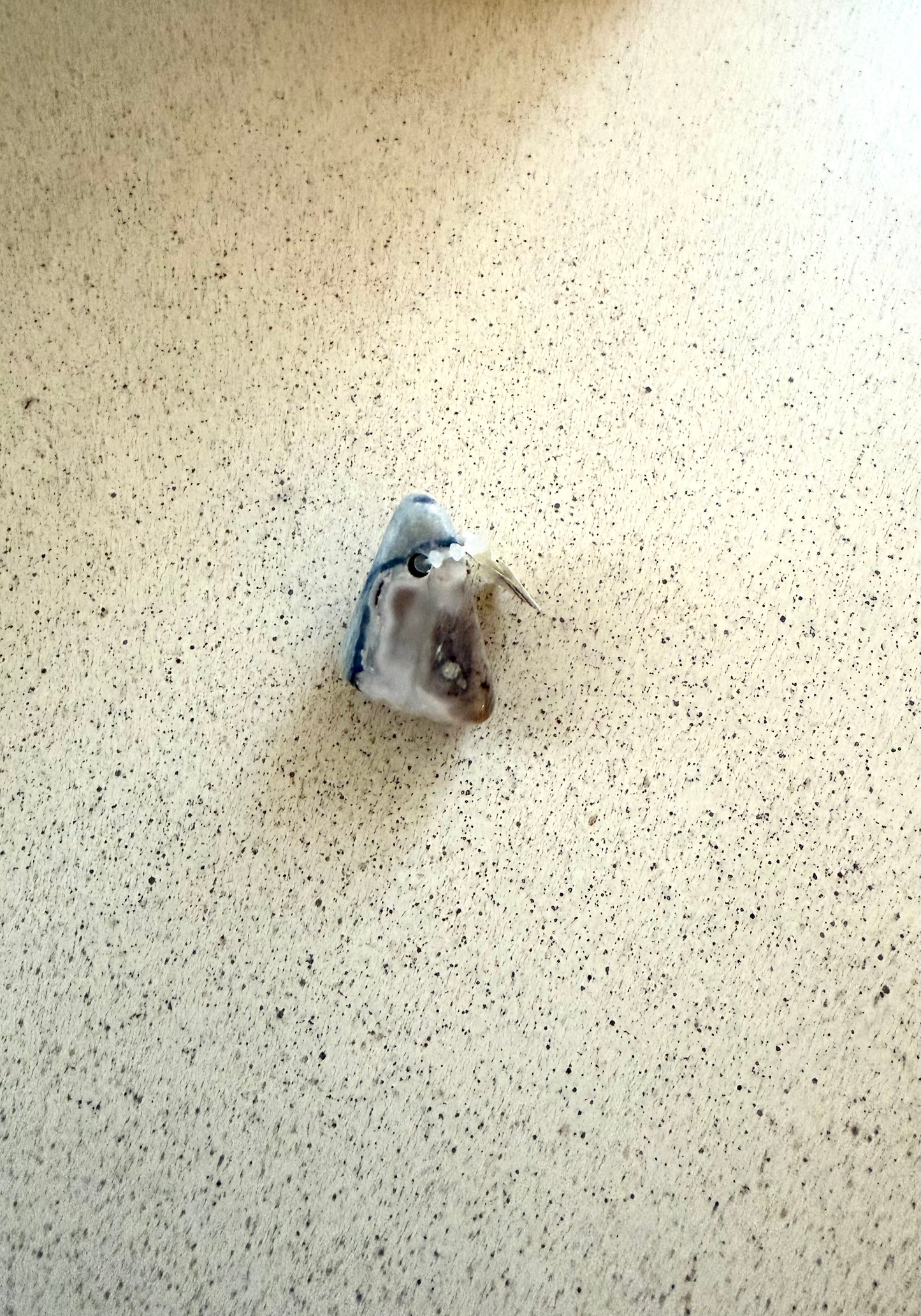 Aragonit mit Scheelit – Anhänger, gebohrt