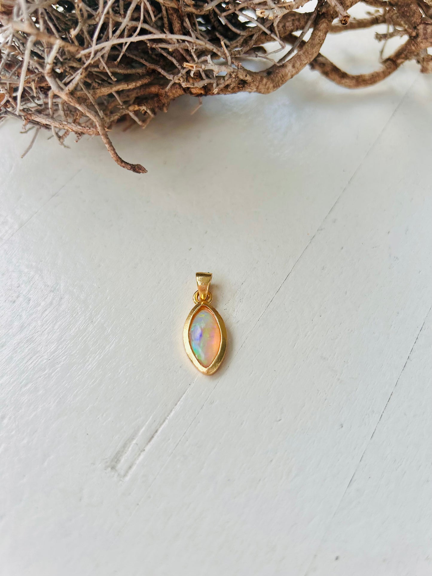 Pendentifs en opale – quatre pièces uniques