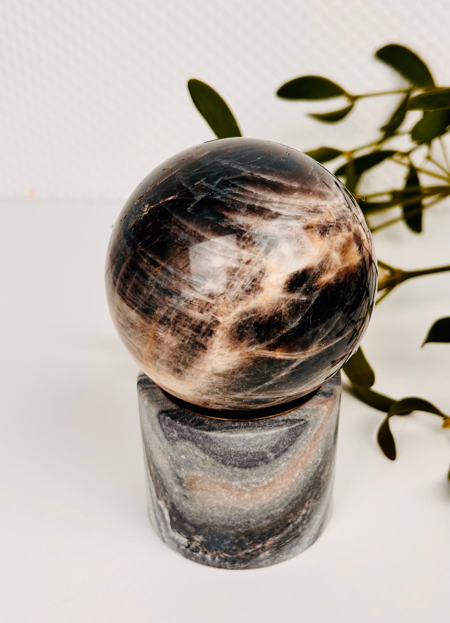 Sphère sombre en pierre de lune | Unique