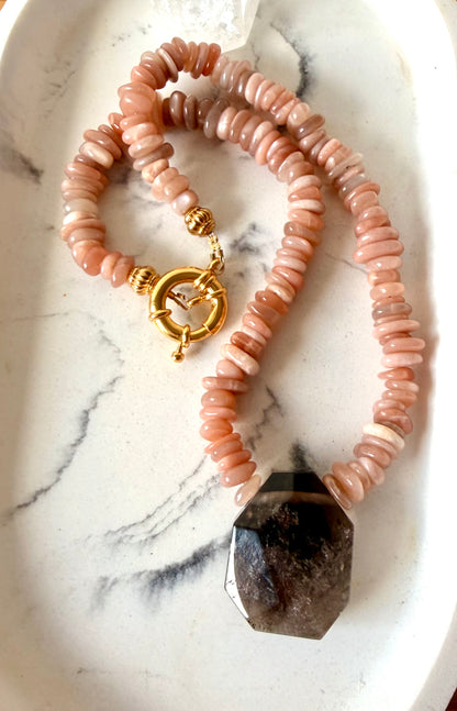 „Lunar Root“ – Mondstein & Rauchquarz Einzelstück Ketten