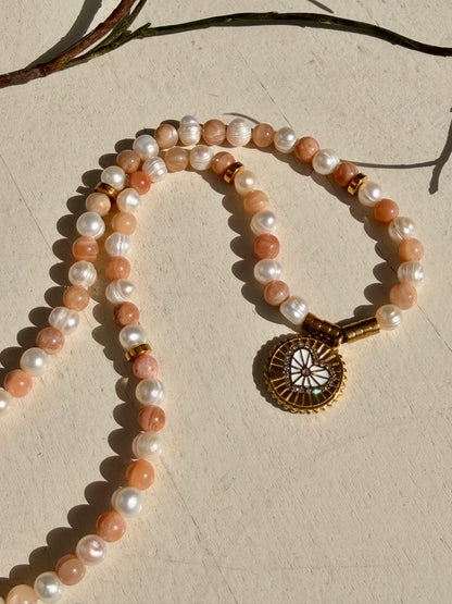 Amora Moon kette | Mondstein & Süßwasserperle | Einzelstück