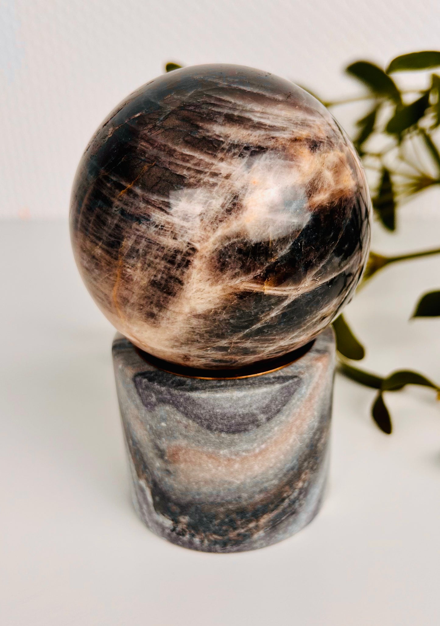 Sphère sombre en pierre de lune | Unique