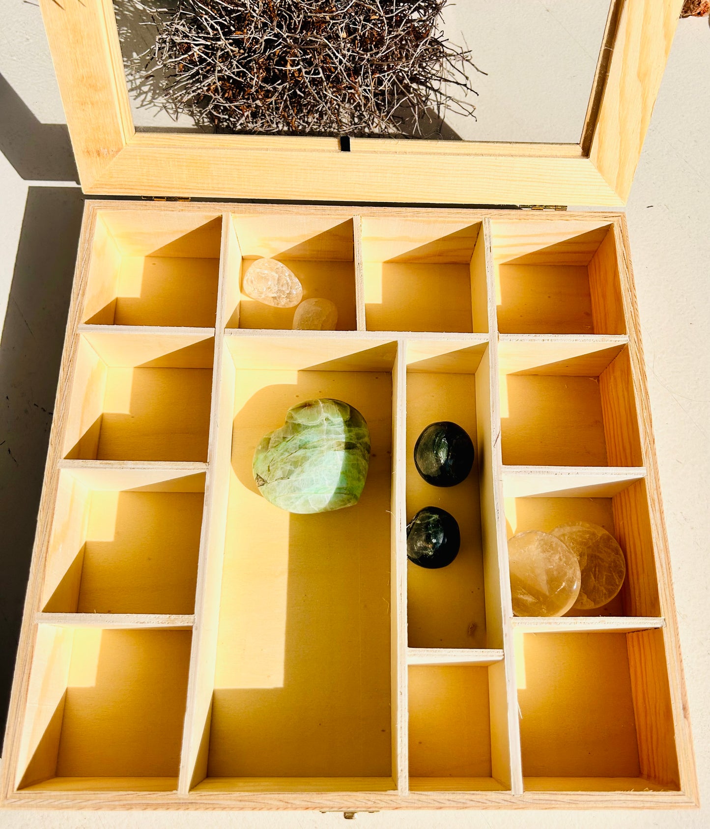 Boîte de tri avec fenêtre de visualisation en bois