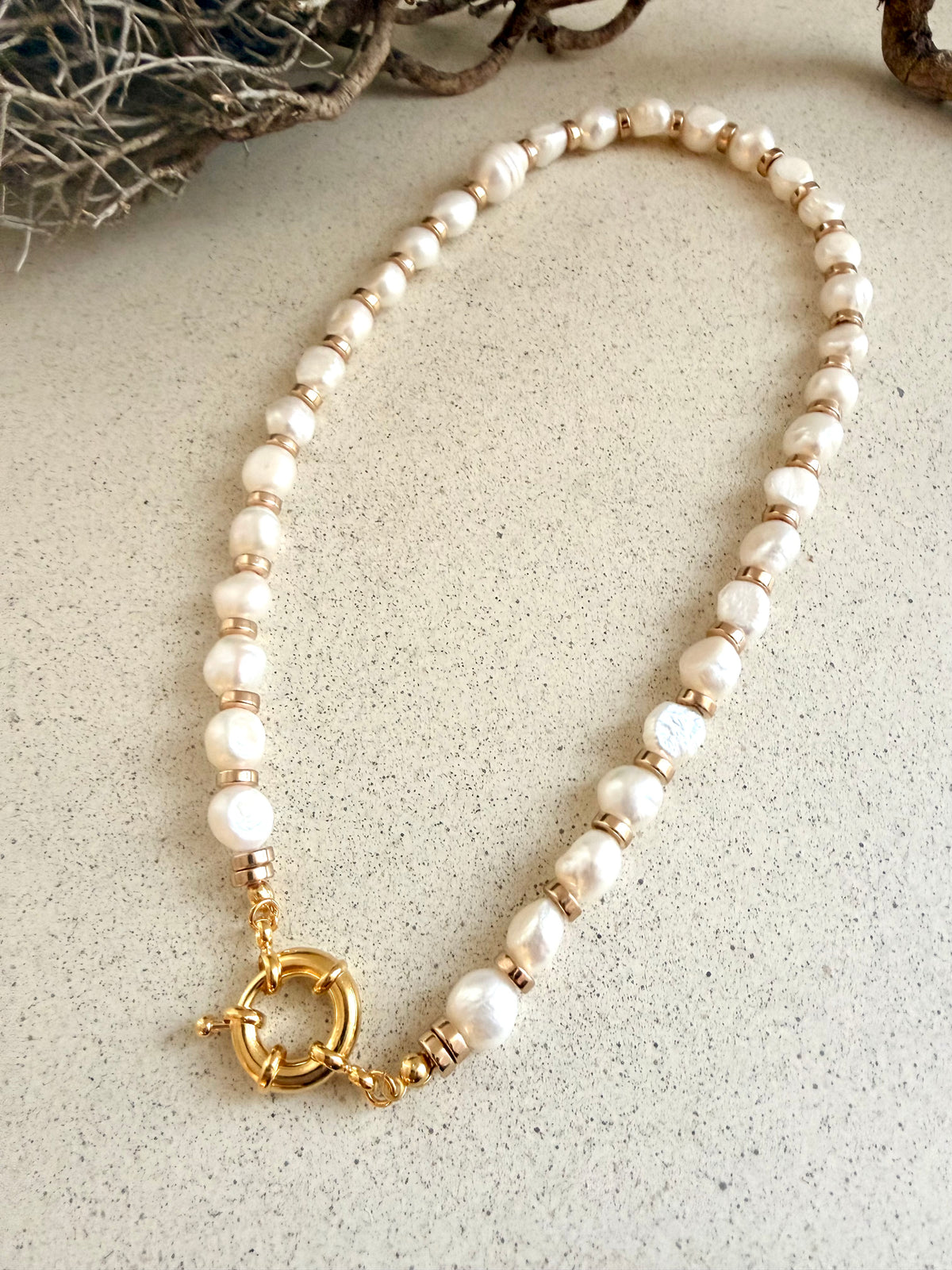MIRELLA als moderner Perlen-Choker