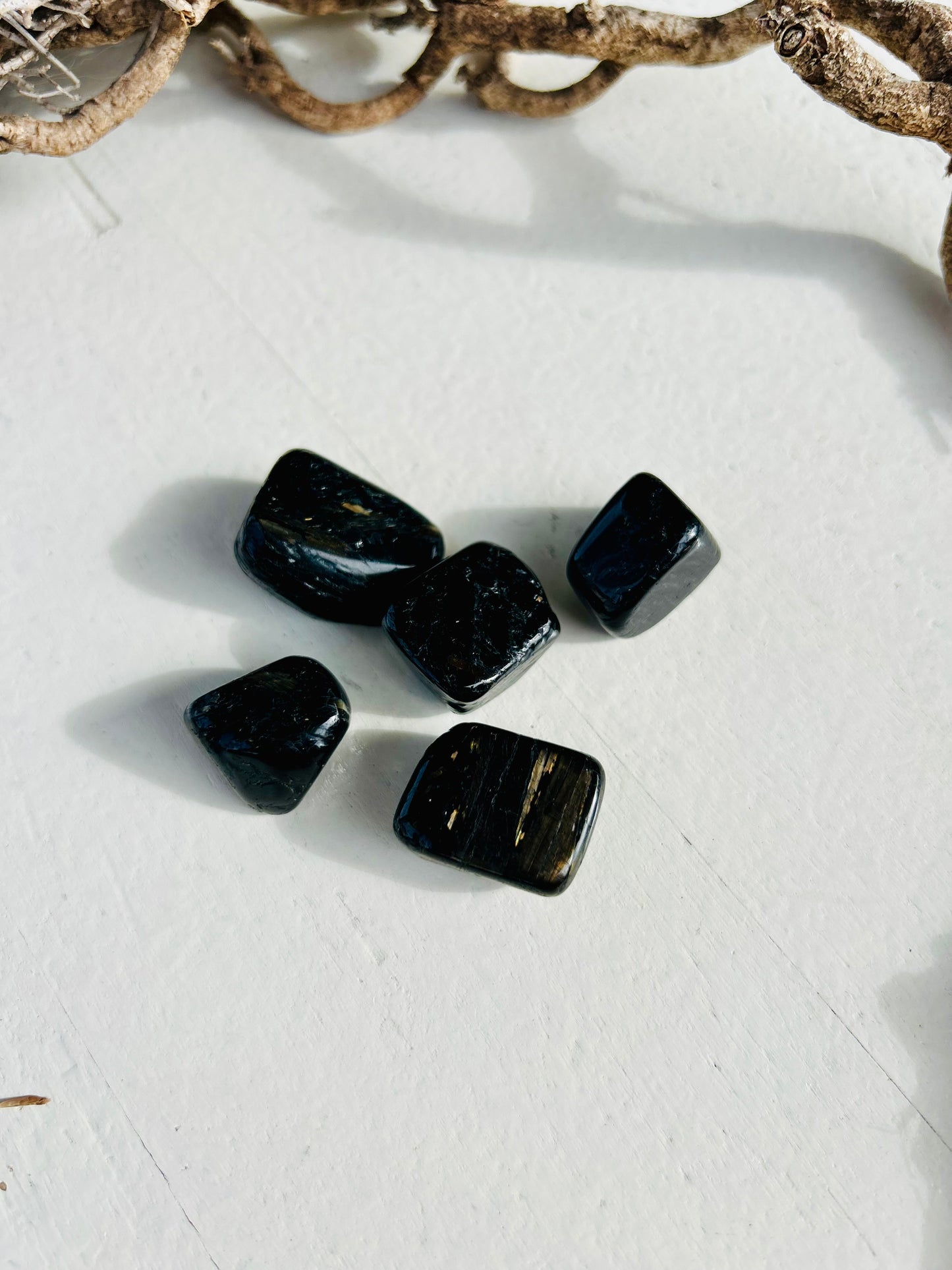 Pierre roulée en nuummite