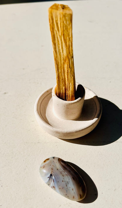 Harmonie et protection - Support en argile Palo Santo avec pierre de protection en agate