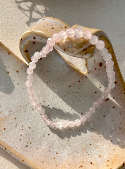 Bracelet en quartz rose à facettes