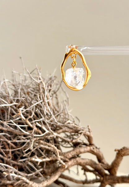 Divine Drops – 24K Gold Ohrstecker Bergkristall | Regenbogen Mondstein