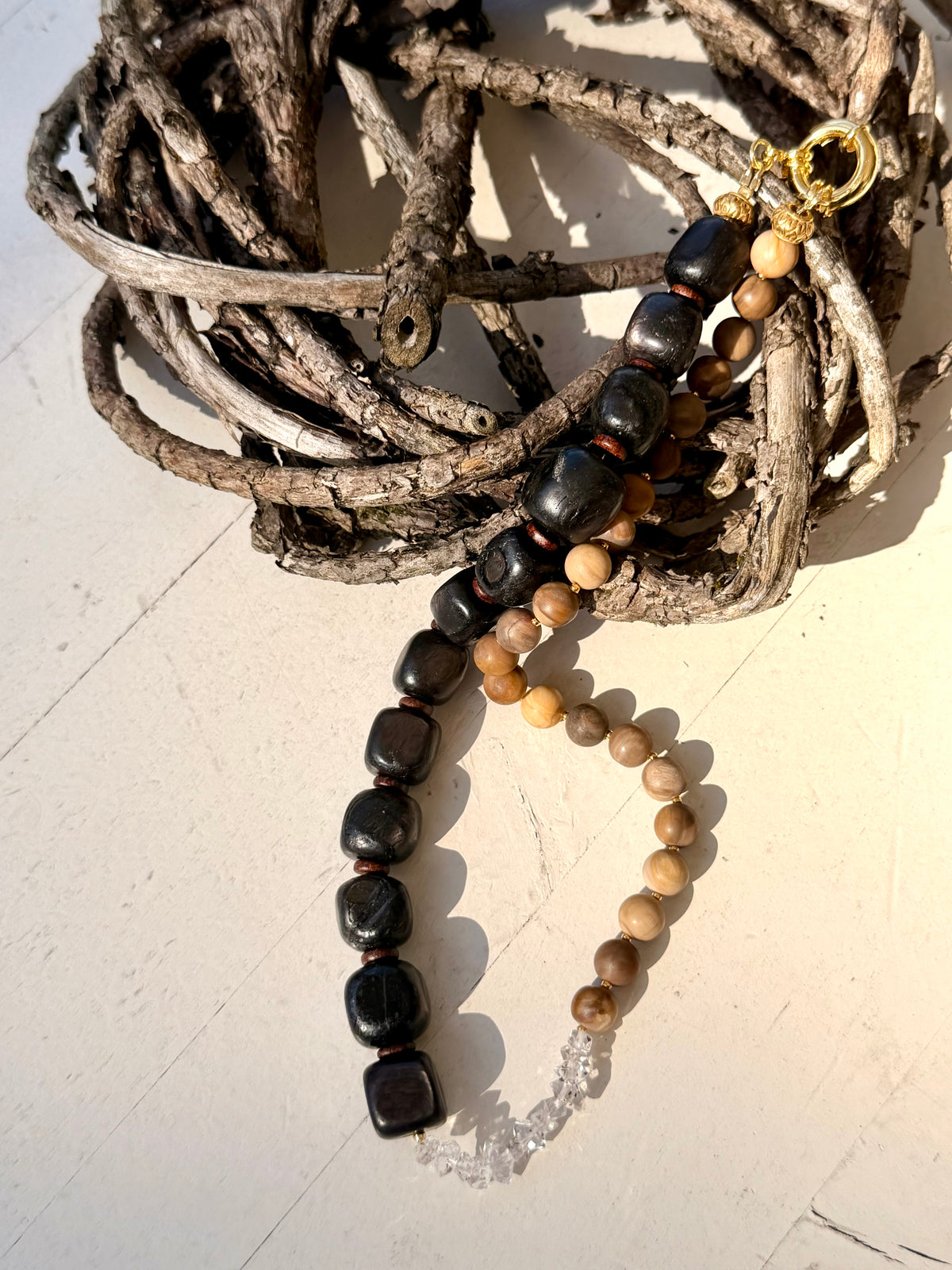 Gaia – Absolute Unikate | Kette (50 cm) & Armband (bis 19 cm) aus Herkimer Diamant, Hypersthen & Versteinertem Holz
