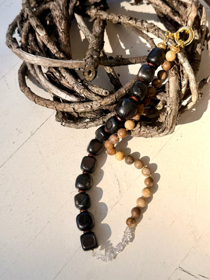 Gaia – Absolute Unikate | Kette (50 cm) & Armband (bis 19 cm) aus Herkimer Diamant, Hypersthen & Versteinertem Holz