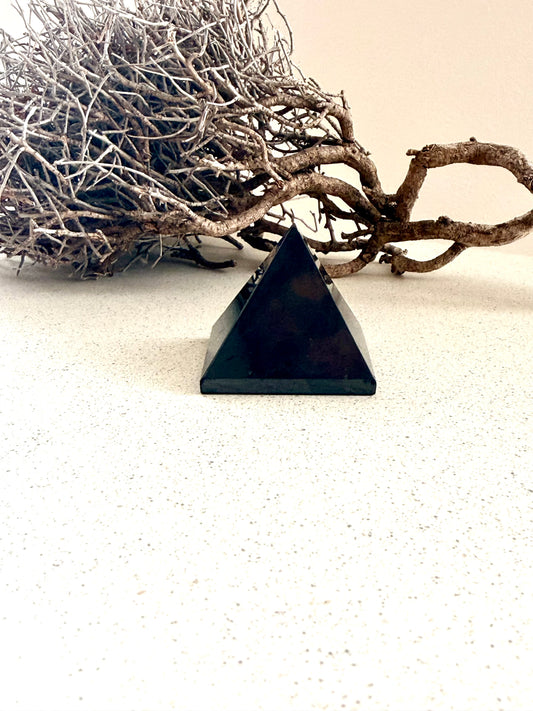Schungit Pyramide