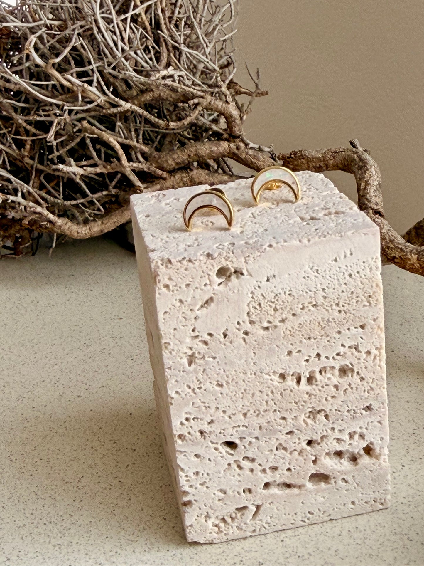 The Moon Whisper – Opal Ohrstecker