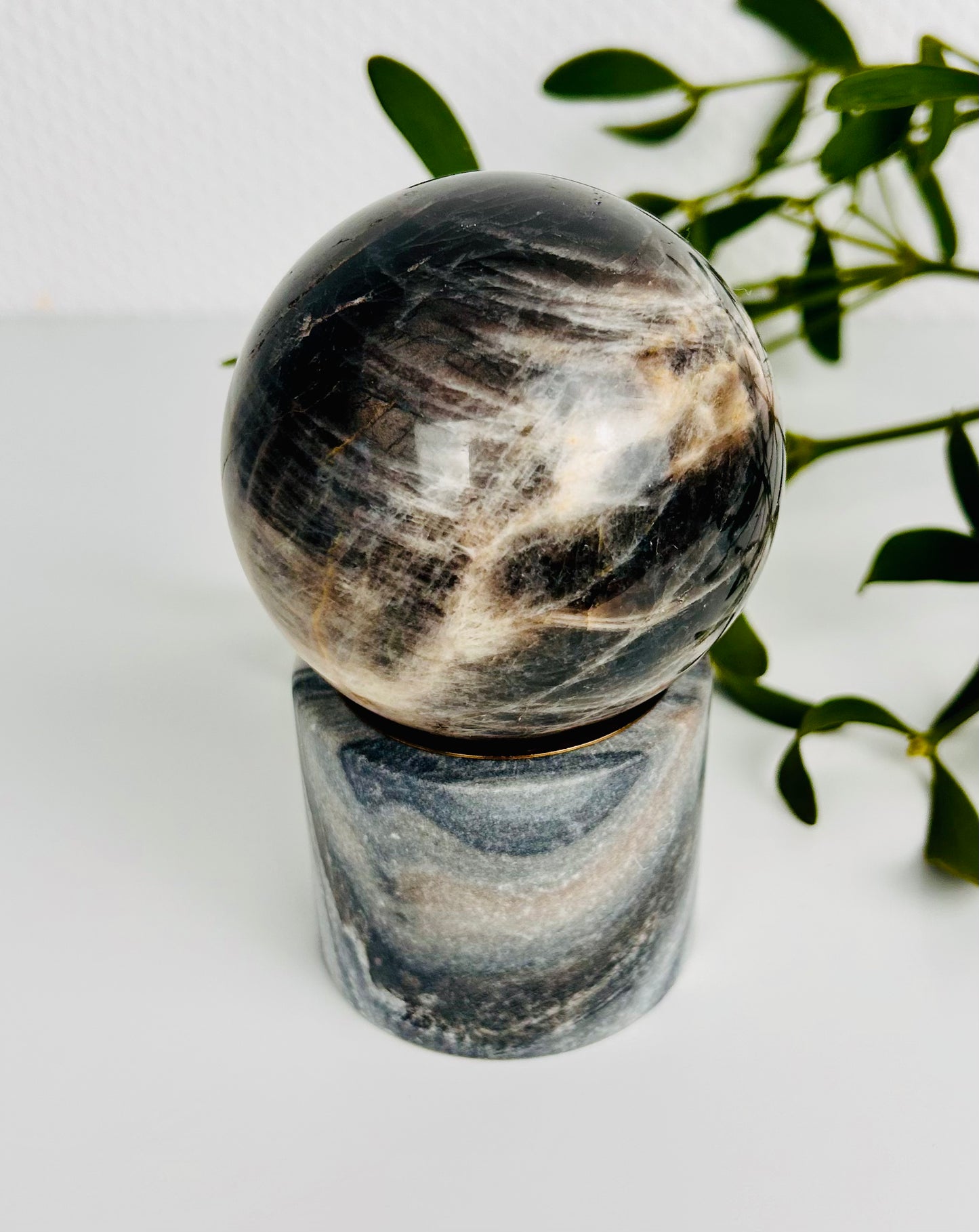 Sphère sombre en pierre de lune | Unique