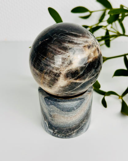 Sphère sombre en pierre de lune | Unique