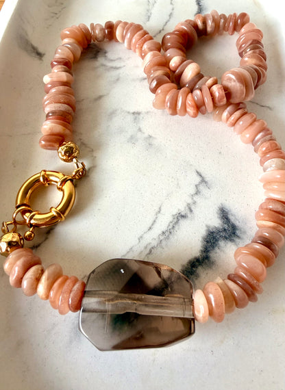 „Lunar Root“ – Mondstein & Rauchquarz Einzelstück Ketten