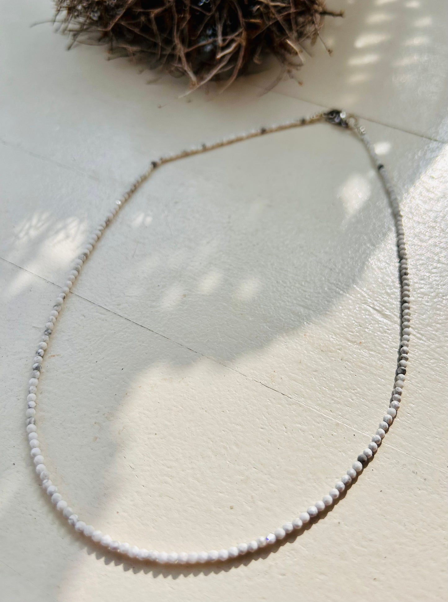 Magnesit – Zarte Edelstein-Kette