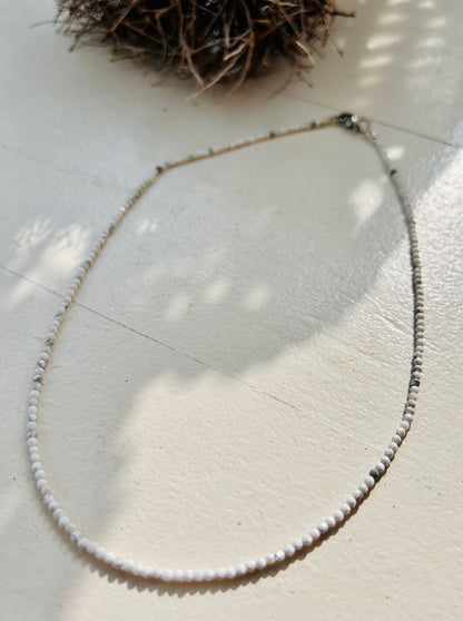 Magnesit – Zarte Edelstein-Kette