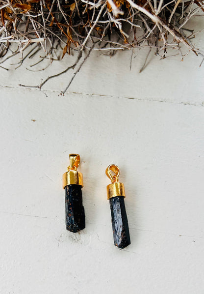 Schorl | Pendentif long en tourmaline noire | Plaqué or
