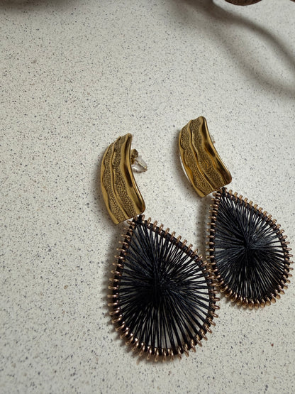 NOIRÉ – facettierte Statement-Ohrringe (Unikat)