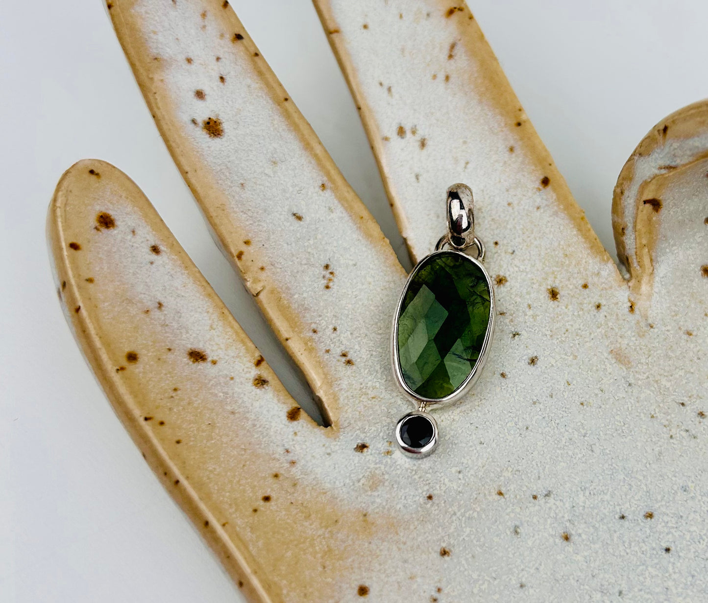 Collier pendentif en moldavite et spinelle | Édition limitée