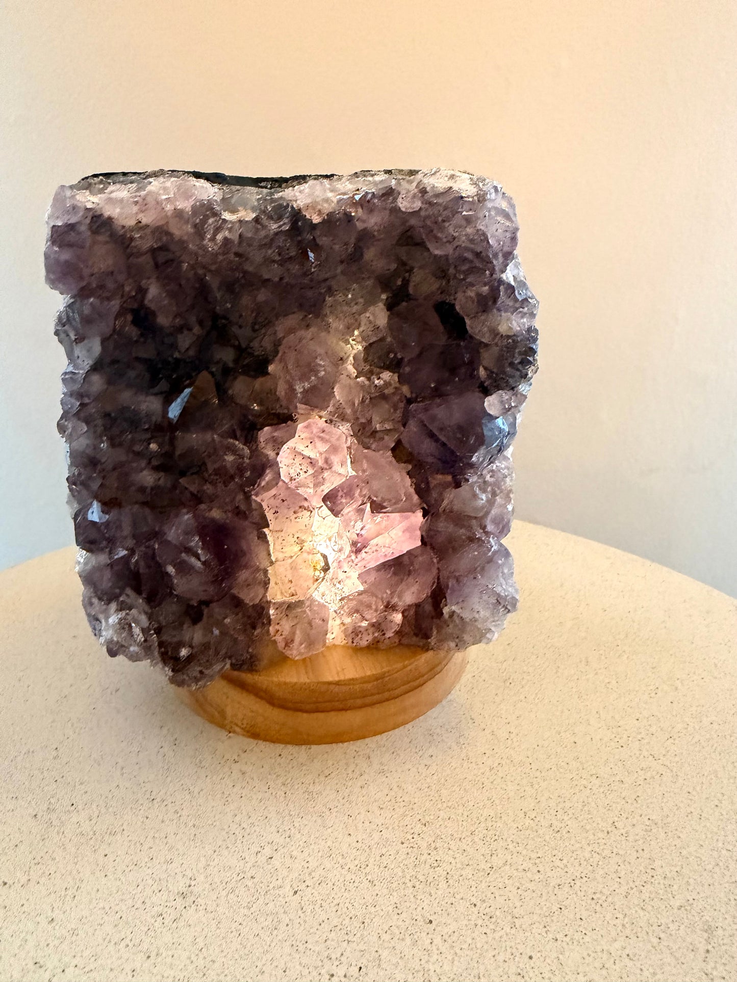 Kristalllampe aus Amethyst, Rosenquarz oder Bergkristall – natürliche Edelstein-Lampe