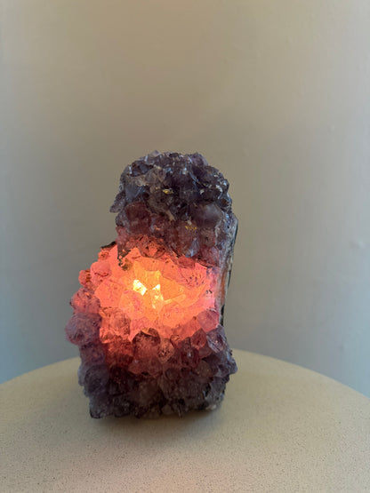 Kristalllampe aus Amethyst, Rosenquarz oder Bergkristall – natürliche Edelstein-Lampe