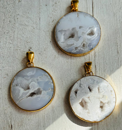 Pendentif en agate druzy blanche | or