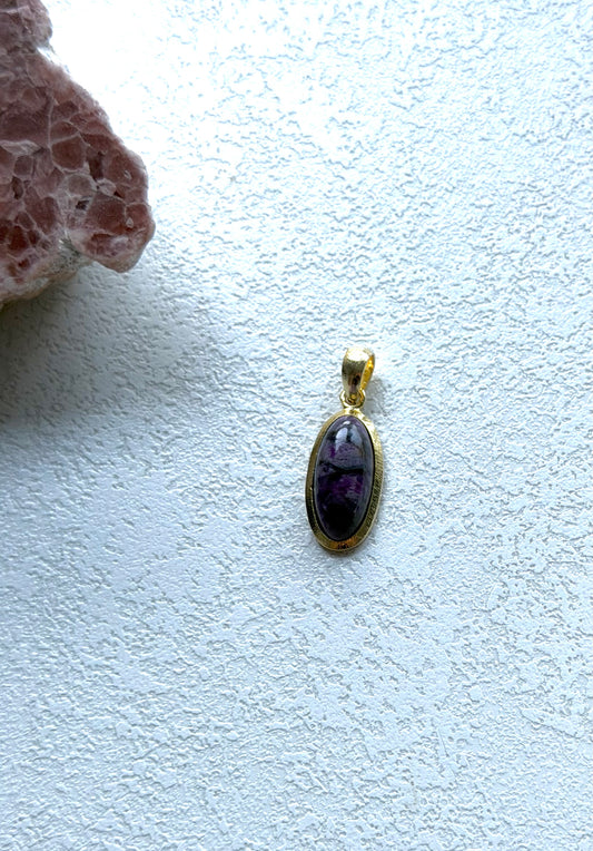 Sugilith-Anhänger |  Einzelstück