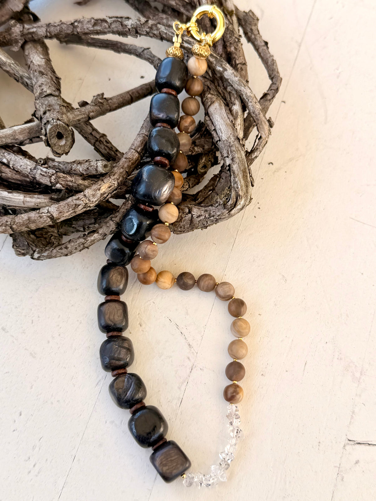 Gaia – Absolute Unikate | Kette (50 cm) & Armband (bis 19 cm) aus Herkimer Diamant, Hypersthen & Versteinertem Holz