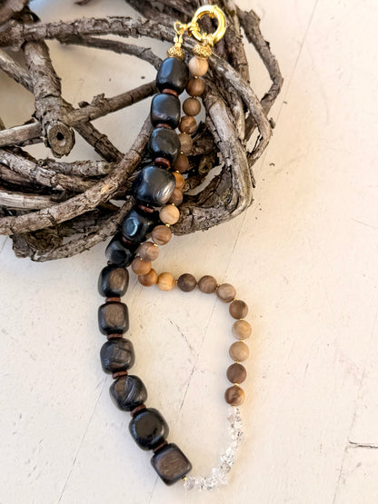 Gaia – Absolute Unikate | Kette (50 cm) & Armband (bis 19 cm) aus Herkimer Diamant, Hypersthen & Versteinertem Holz