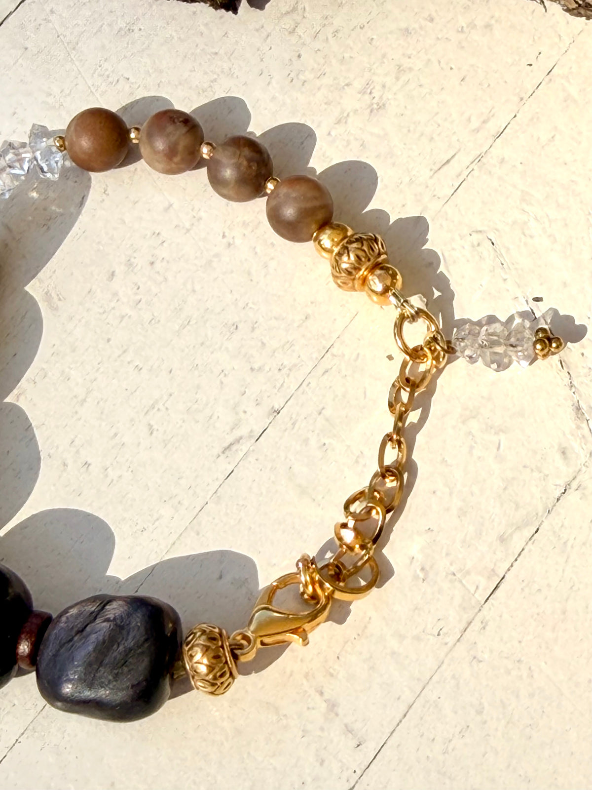 Gaia – Absolute Unikate | Kette (50 cm) & Armband (bis 19 cm) aus Herkimer Diamant, Hypersthen & Versteinertem Holz