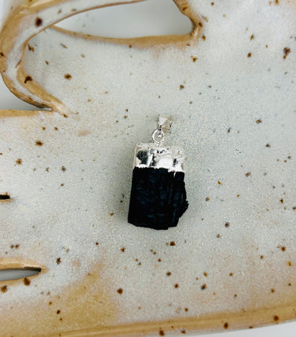 Collier avec pendentif en tourmaline noire en argent | cordon en cuir inclus