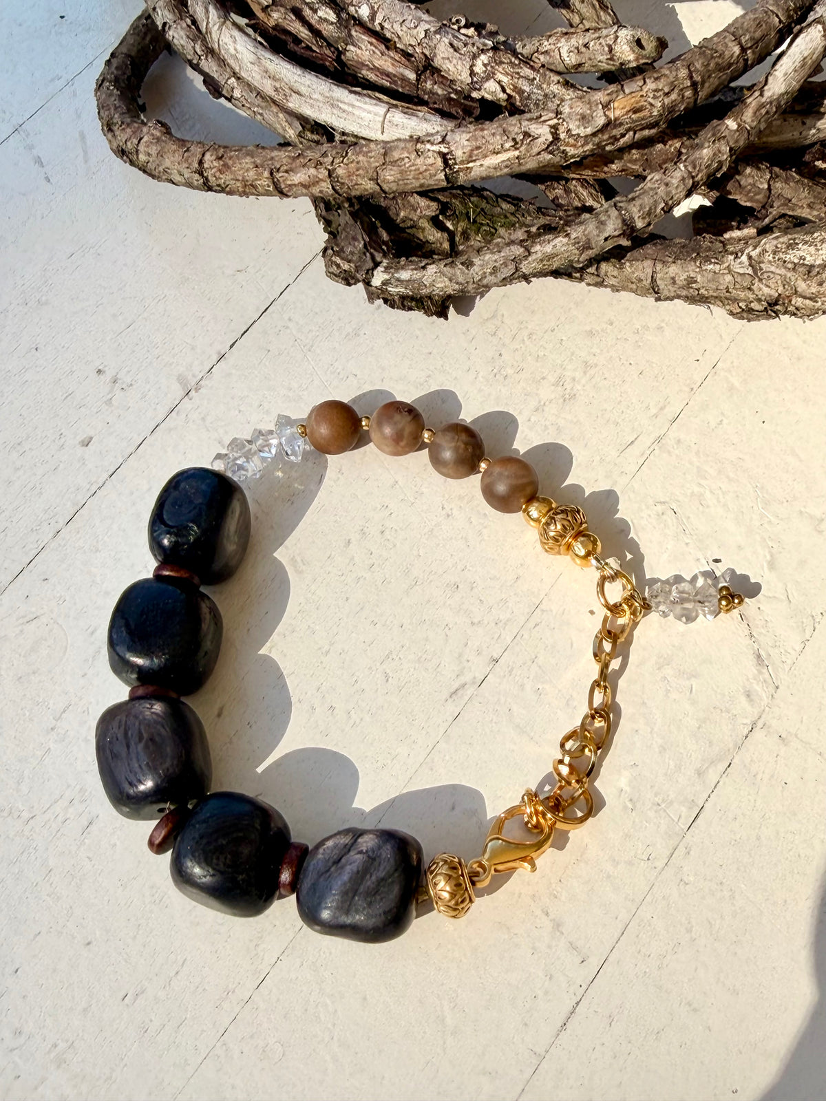 Gaia – Absolute Unikate | Kette (50 cm) & Armband (bis 19 cm) aus Herkimer Diamant, Hypersthen & Versteinertem Holz