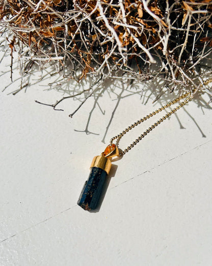 Schorl | Pendentif long en tourmaline noire | Plaqué or