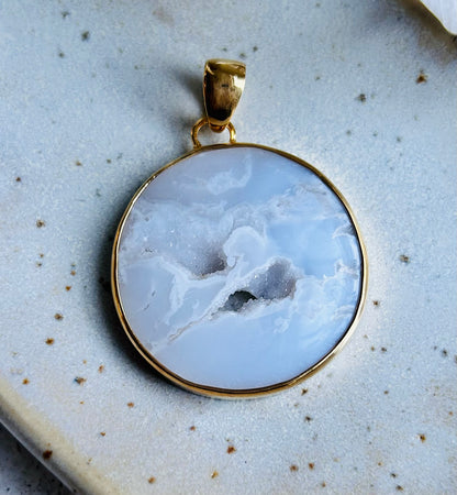 Pendentif en agate druzy blanche | or