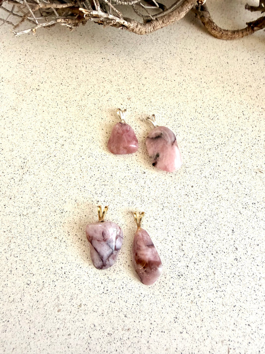 Collier pendentif en quartz fraise