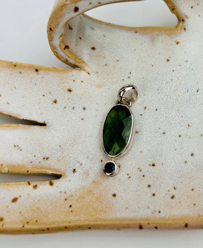 Collier pendentif en moldavite et spinelle | Édition limitée