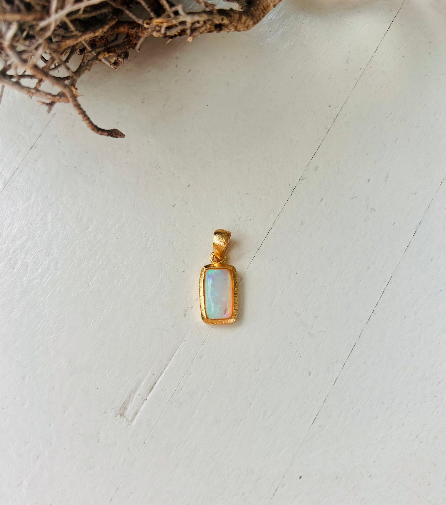 Pendentifs en opale – quatre pièces uniques