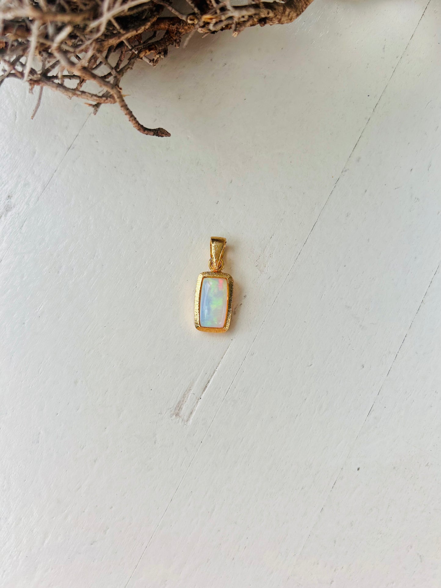 Pendentifs en opale – quatre pièces uniques