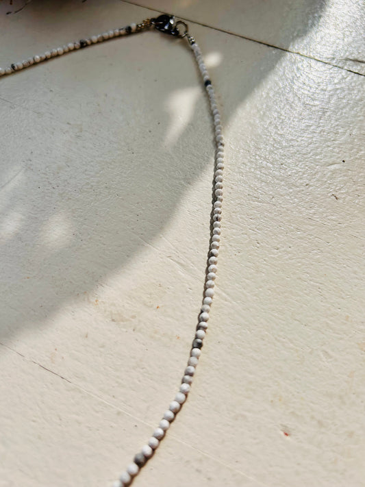 Magnesit – Zarte Edelstein-Kette