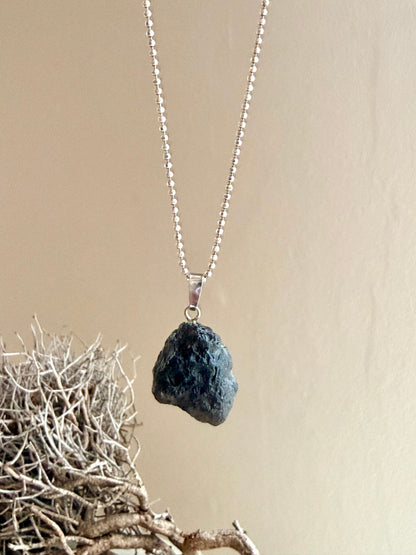 Tektit Ketten Anhänger Rohstein