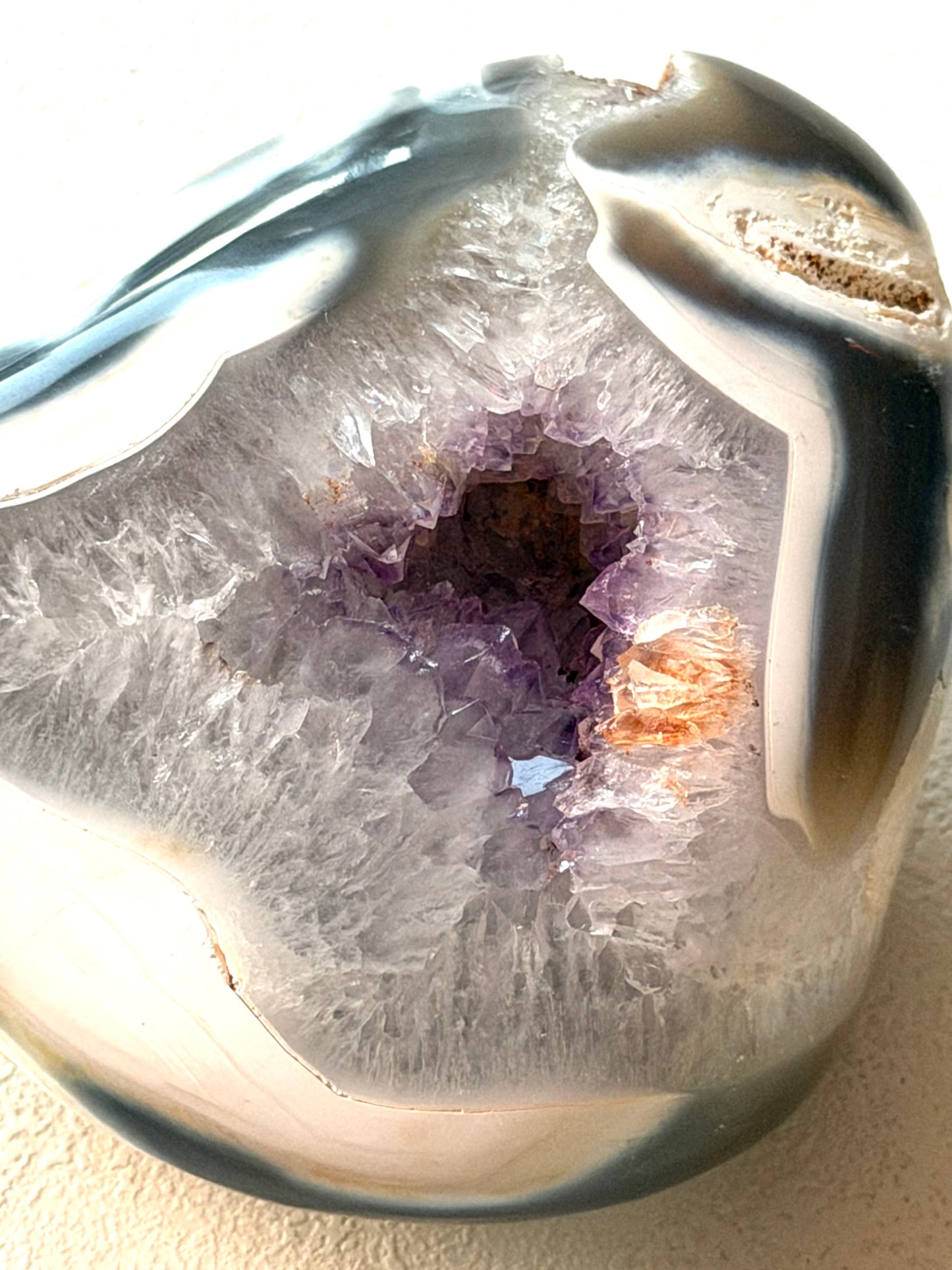 Amethyst in Chalcedon – Freeform Deko-Unikat