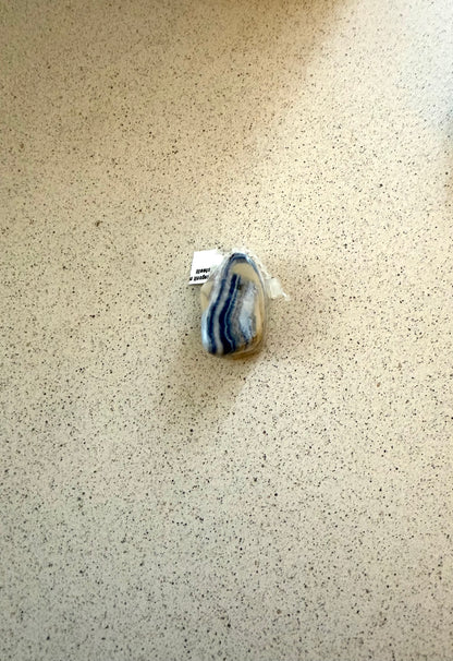 Aragonit mit Scheelit – Anhänger, gebohrt