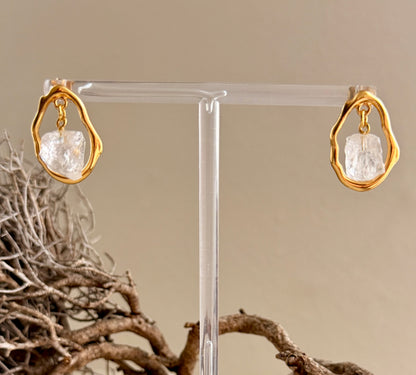 Divine Drops – 24K Gold Ohrstecker Bergkristall | Regenbogen Mondstein