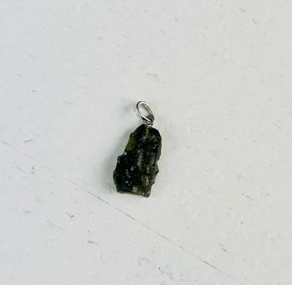 Pendentif en moldavite | Boucle en argent 925 | Pièces uniques