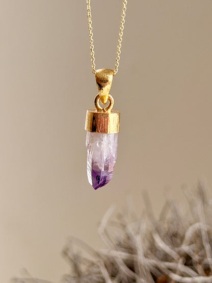 Pendentif pointe d'améthyste – Argent 925 plaqué or (édition limitée)