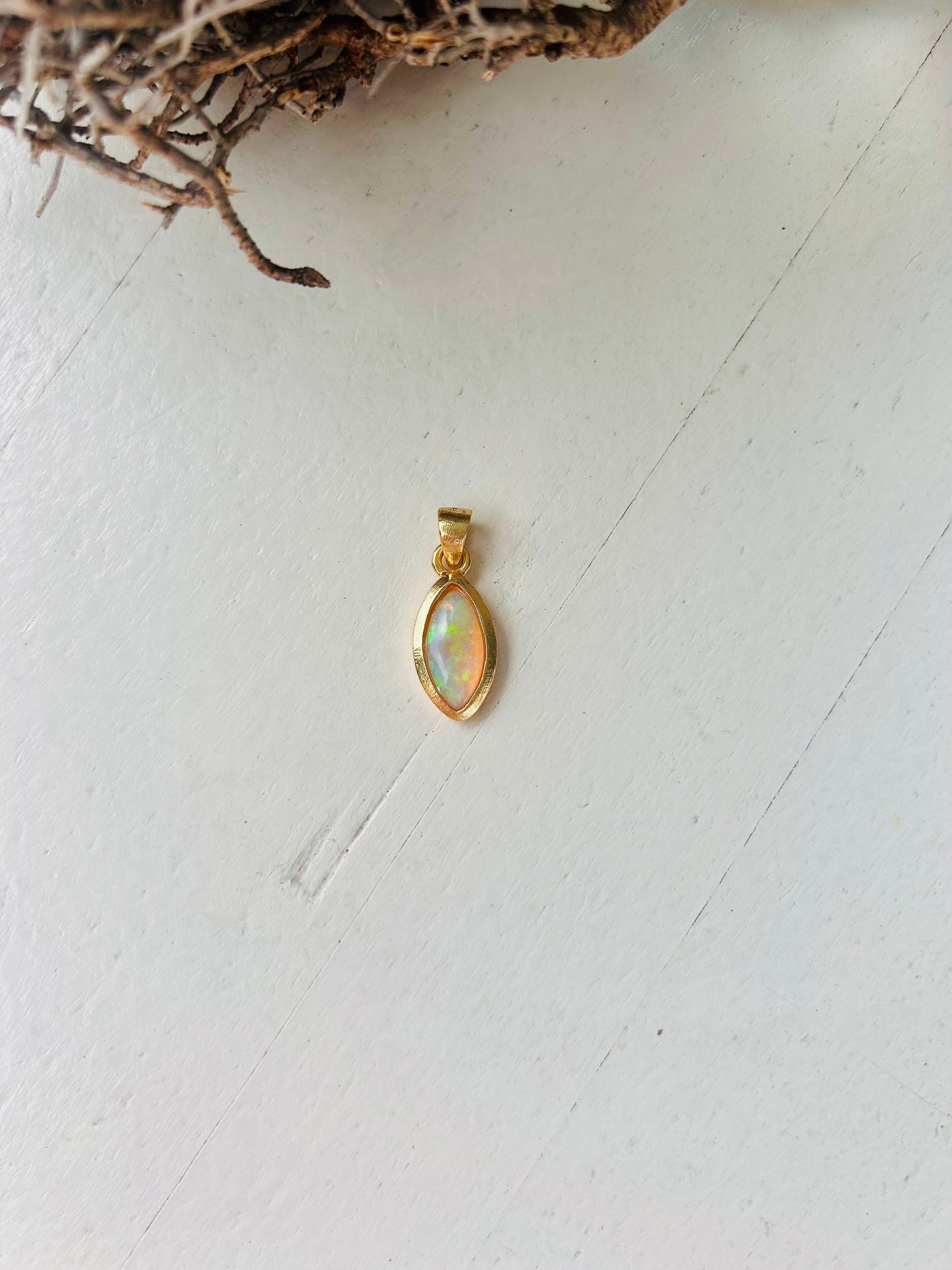 Pendentifs en opale – quatre pièces uniques