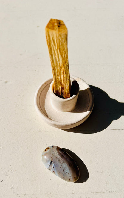 Harmonie et protection - Support en argile Palo Santo avec pierre de protection en agate