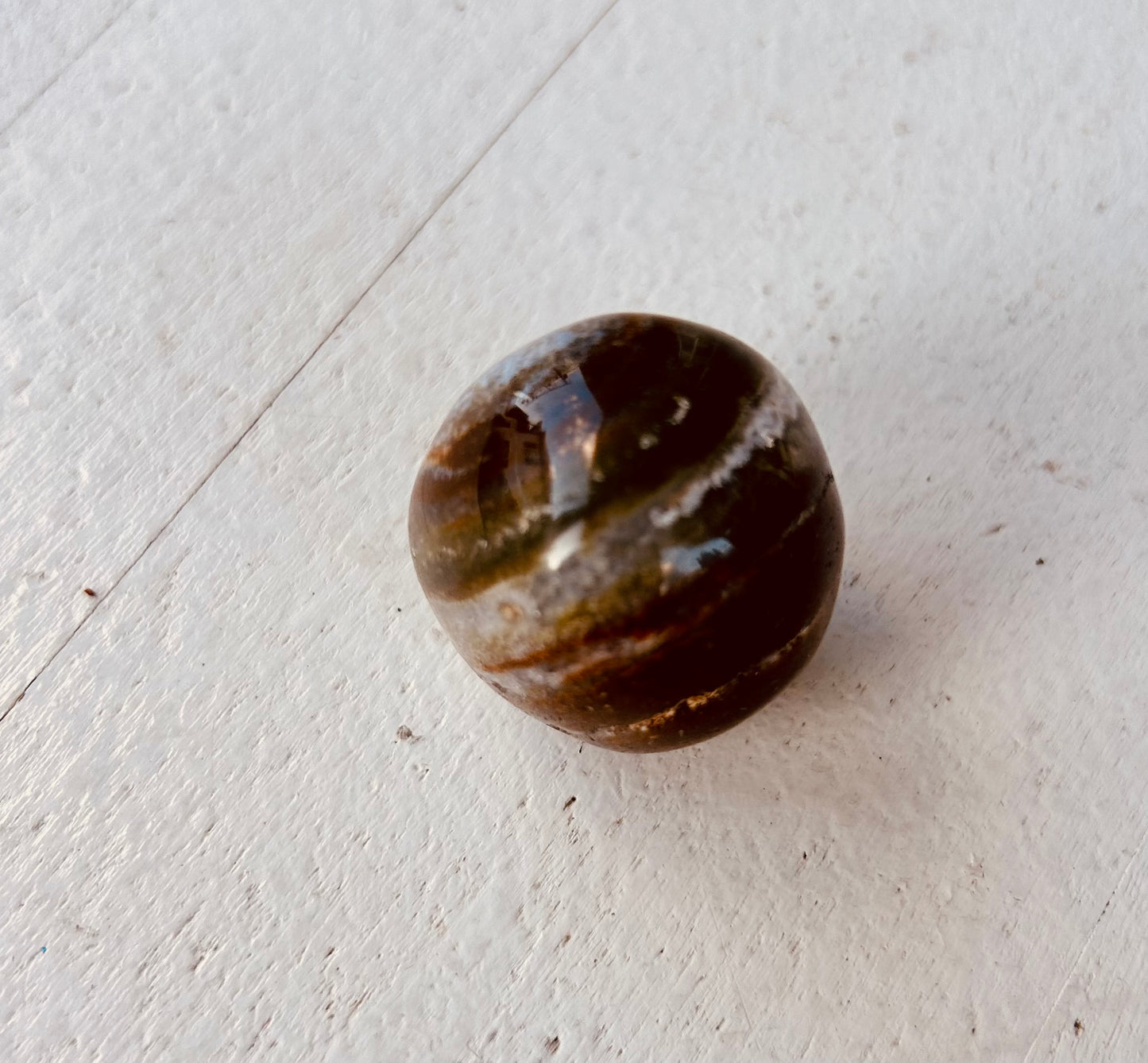 Petite boule de pierre roulée en jaspe océanique