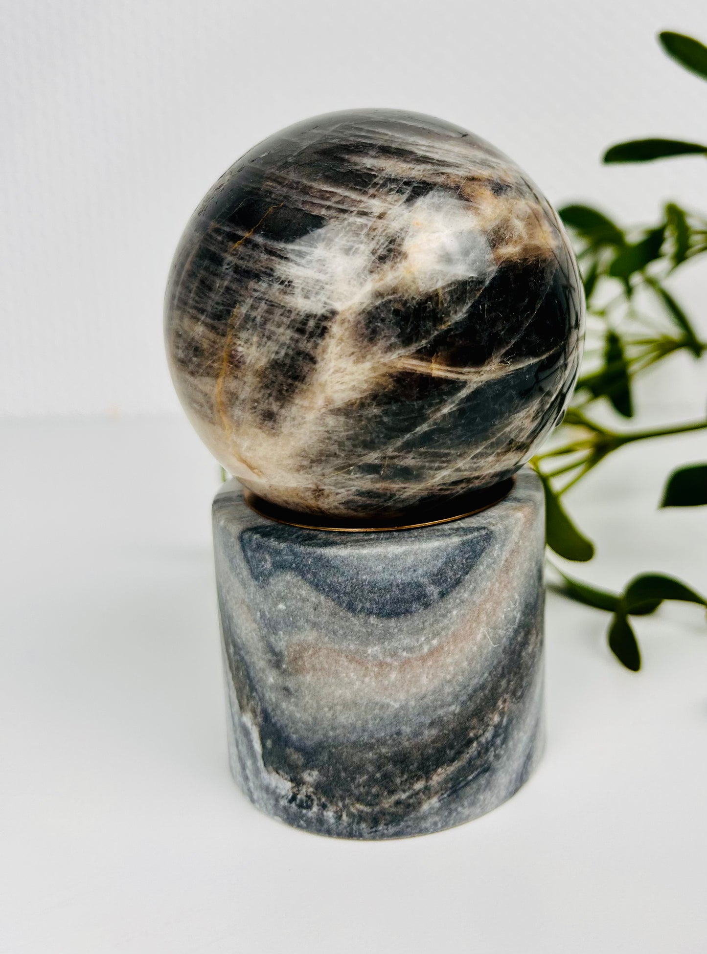 Sphère sombre en pierre de lune | Unique